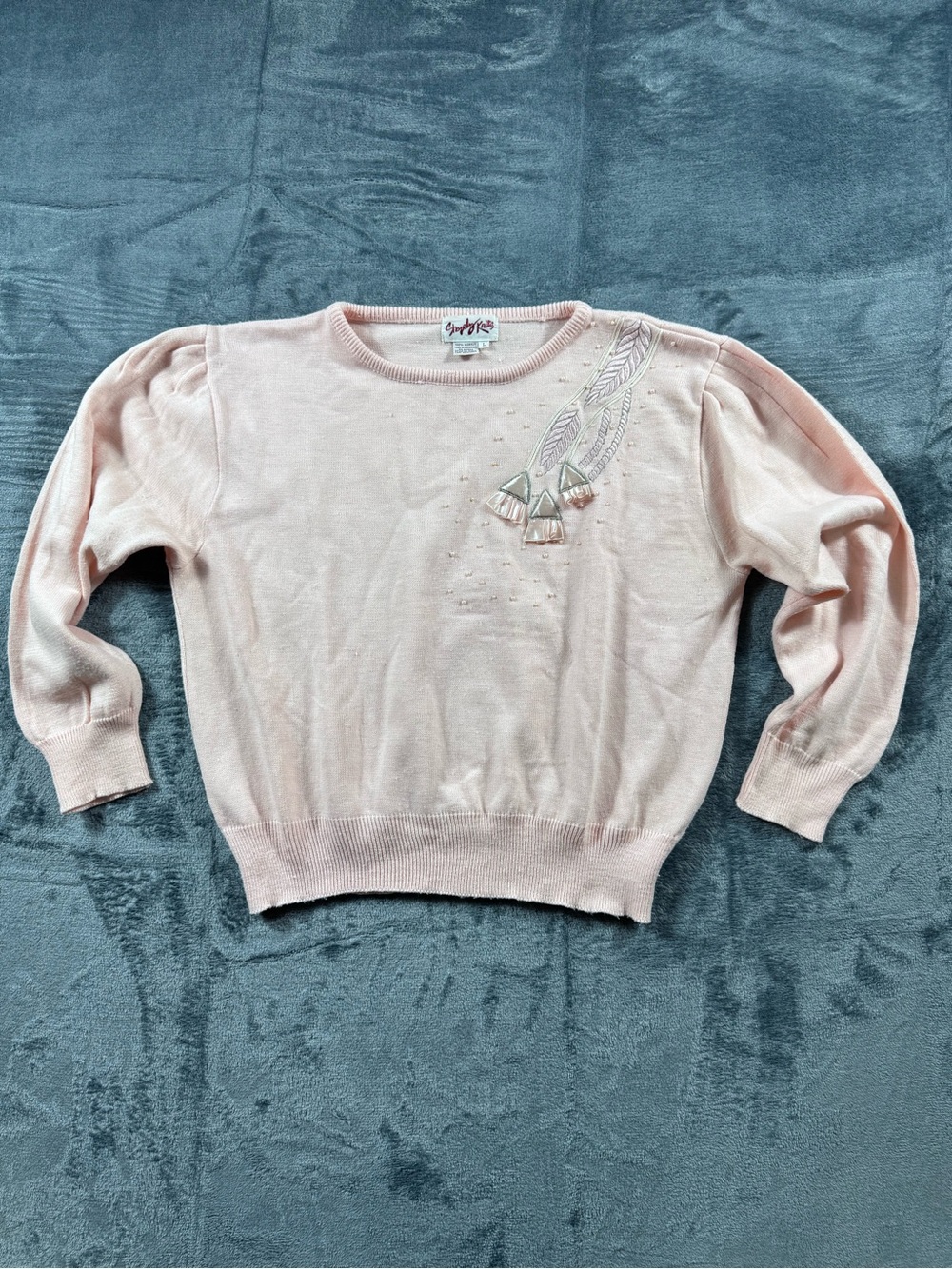 Vintage Shapely Knits Embellished Crewneck Sweater in Pastel Pink - Size Large